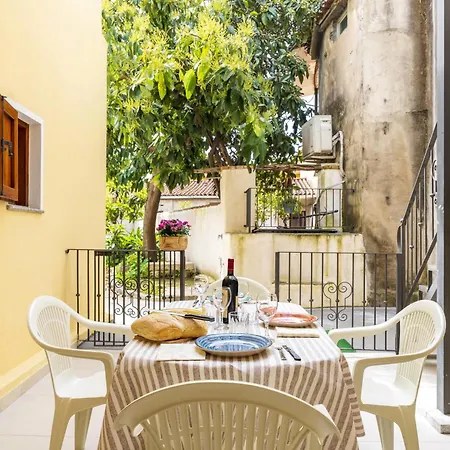 Casa Sulis Apartment *